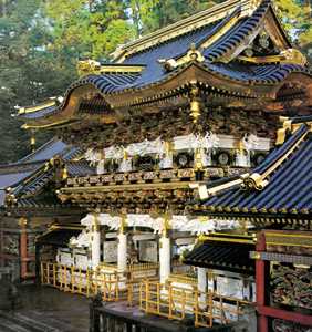 Ворота Ёмэймон храма Тосёгу