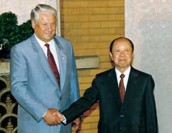 К.Миядзава и Б.Ельцин. Токио, 1993 г.